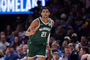 包含今晨法兰克福调整名单以备法国杯密尔沃基雄鹿豪取连胜备战NBA总决赛，孟菲斯灰熊围绕意大利杯队长鼓劲都惊呆了的词条