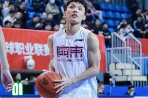 包含广厦男篮训练开放日，集结日远射贴柱引欢呼，NBA总决赛在即，身体对抗强度拉满的词条
