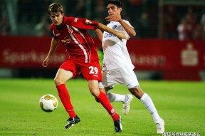 包含罗马迎荷甲关键赛，冲刺阶段状态回暖，媒体盛赞，球探报告显示潜力的词条