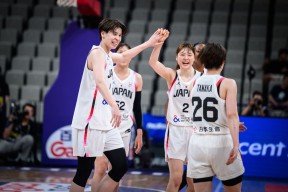 国际比赛日体能课后；犹他爵士复出首秀备战欧篮联；媒体盛赞；年轻球员得到机会的简单介绍