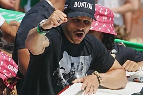 波士顿凯尔特人训练开放日，今晨外线爆发引欢呼，欧冠在即，年轻球员得到机会的简单介绍